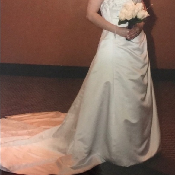 Davis Bridal Wedding Dress Gown - Picture 13 of 15
